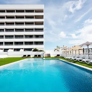 Hotel The Benson Cairns